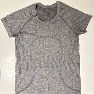 Lululemon Women’s Swiftly Tech Short Sleeve shirt 2.0  Size 6 EUC